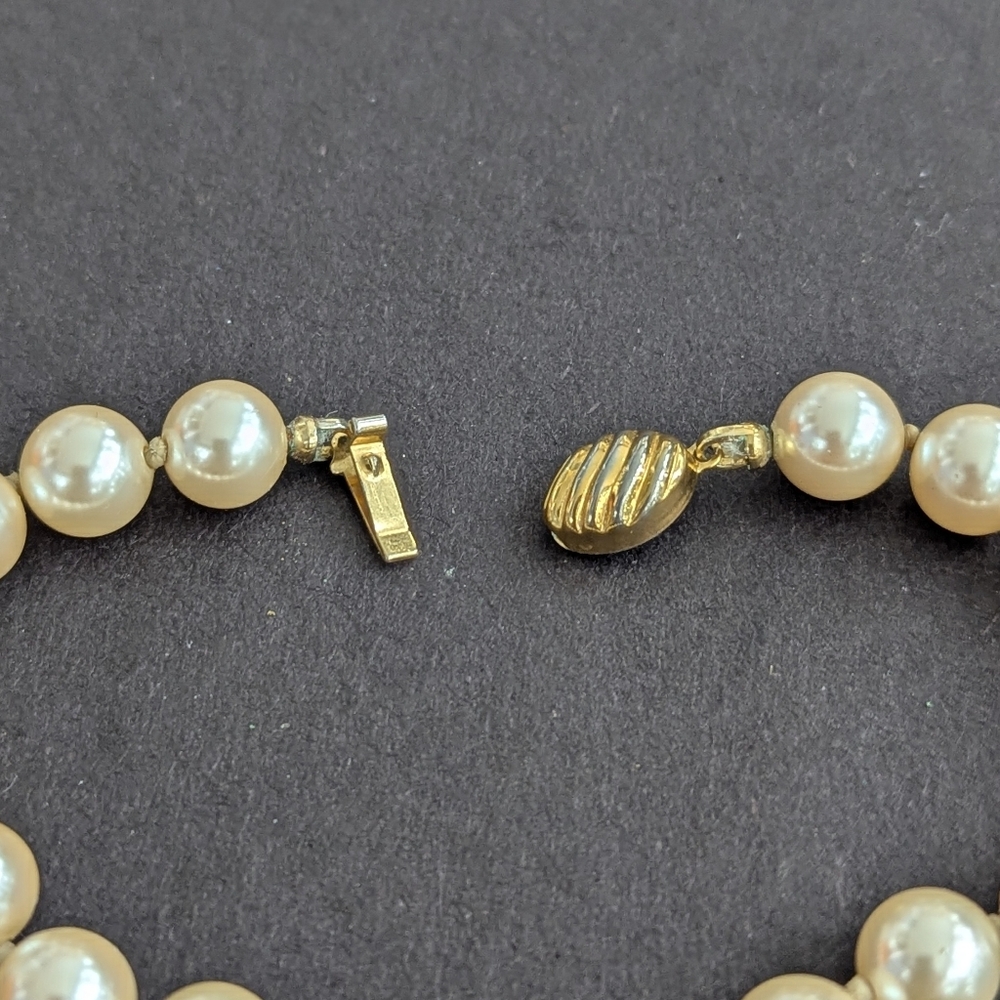 Cream Genuine Pearl Bracelet - Picture 4 of 4